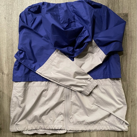Nike Windrunner - Picture 2 of 4